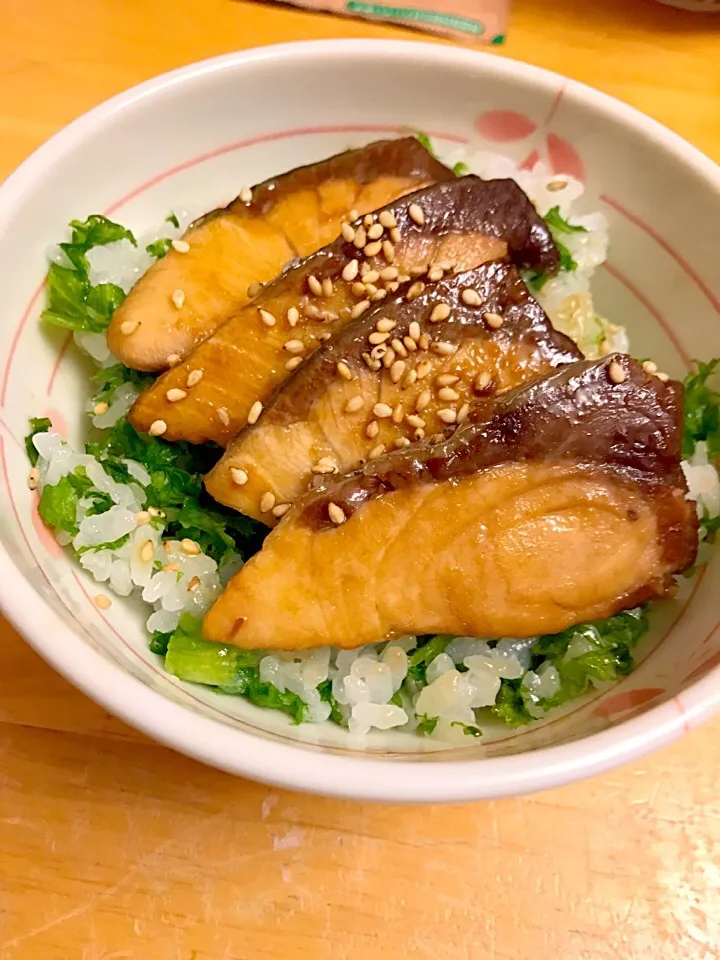 わさび菜ご飯のブリ照り乗っけ丼|ぱんじーにゃさん