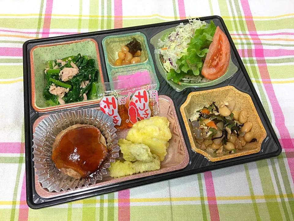 Snapdishの料理写真:手作りハンバーグ照り焼きソース 日替わり弁当 豊川市宅配|Naokazu Kuritaさん