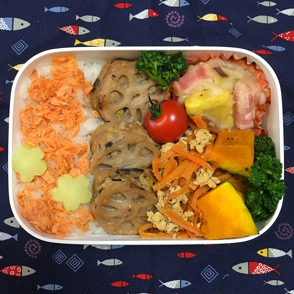 今日の自分弁当
レンコンはさみ焼き
人参しりしり
グラタン|かずみさん