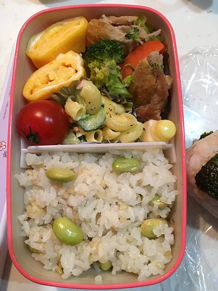 秘伝豆ご飯
鶏肉のホットサラダ
マカロニサラダ
チーズ入り卵焼き|Hiroさん