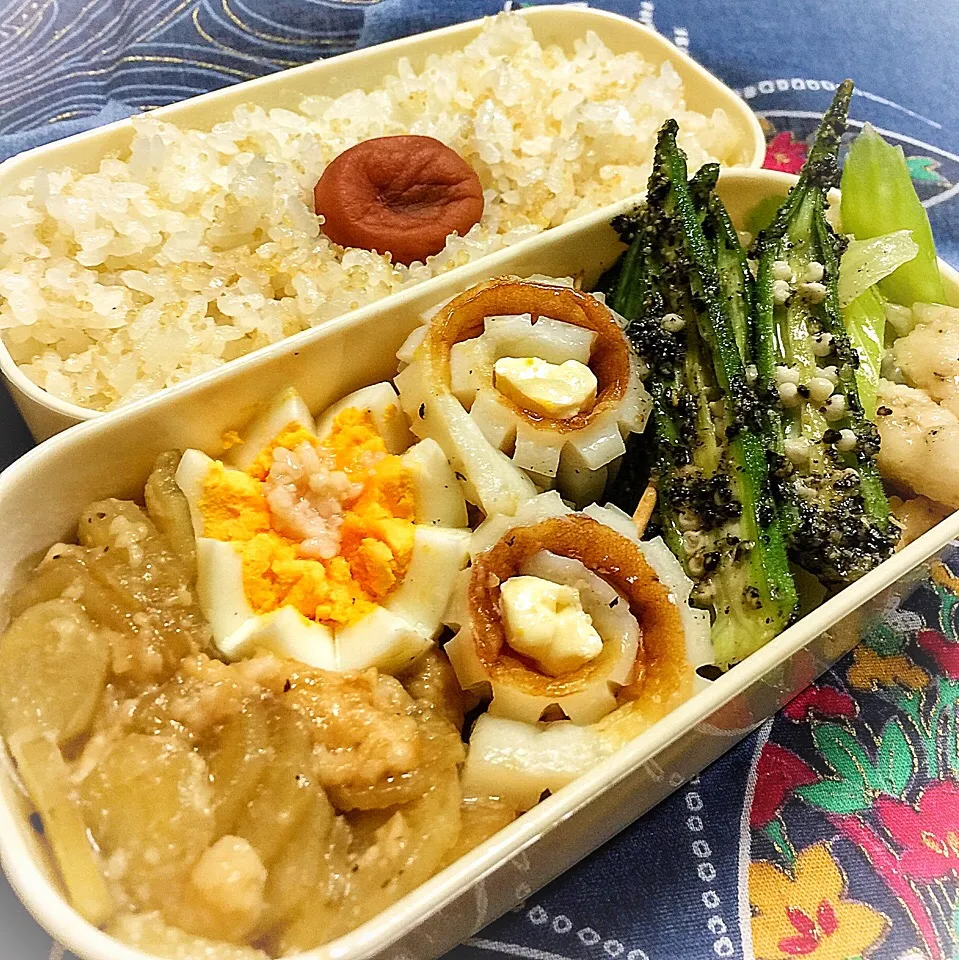 【今日のお弁当】
鶏とセロリの中華炒め/オクラの胡麻和え/チクワ&クリームチーズ巻/ゆで卵～塩麹/ヤーコンと酒粕のキンピラ/キヌアとアマランサス入り白米/梅干し|鯨井 真由美さん