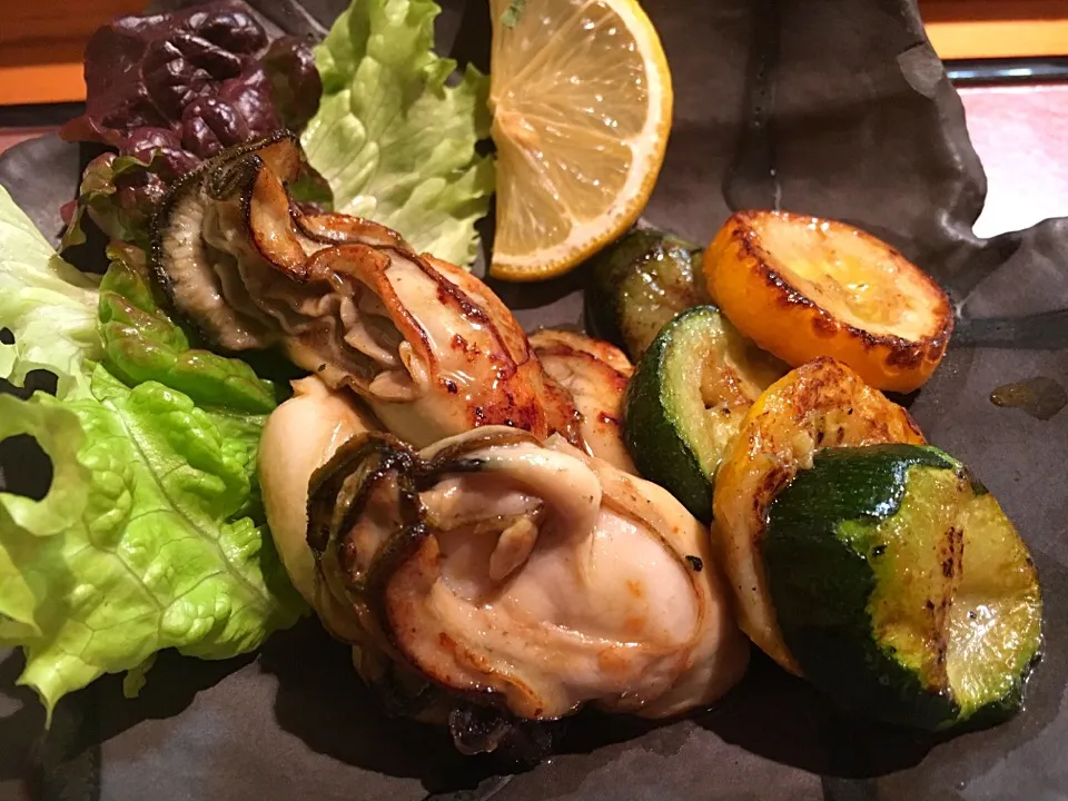 ぷりっぷり❤️かきバター❤️お茄子とズッキーニのソテー添え╰(*´︶`*)╯❤️|らいとさん