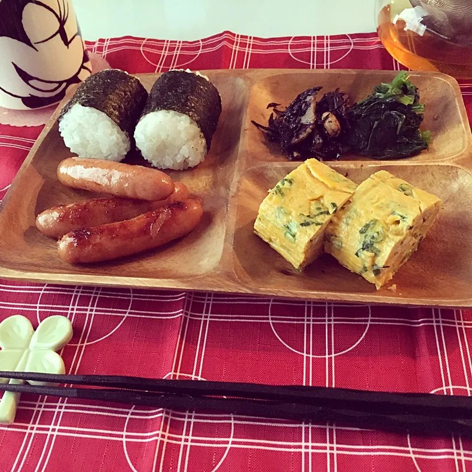 Snapdishの料理写真:いつもの俵おにぎり🍙の朝ごはん❤️|らいとさん