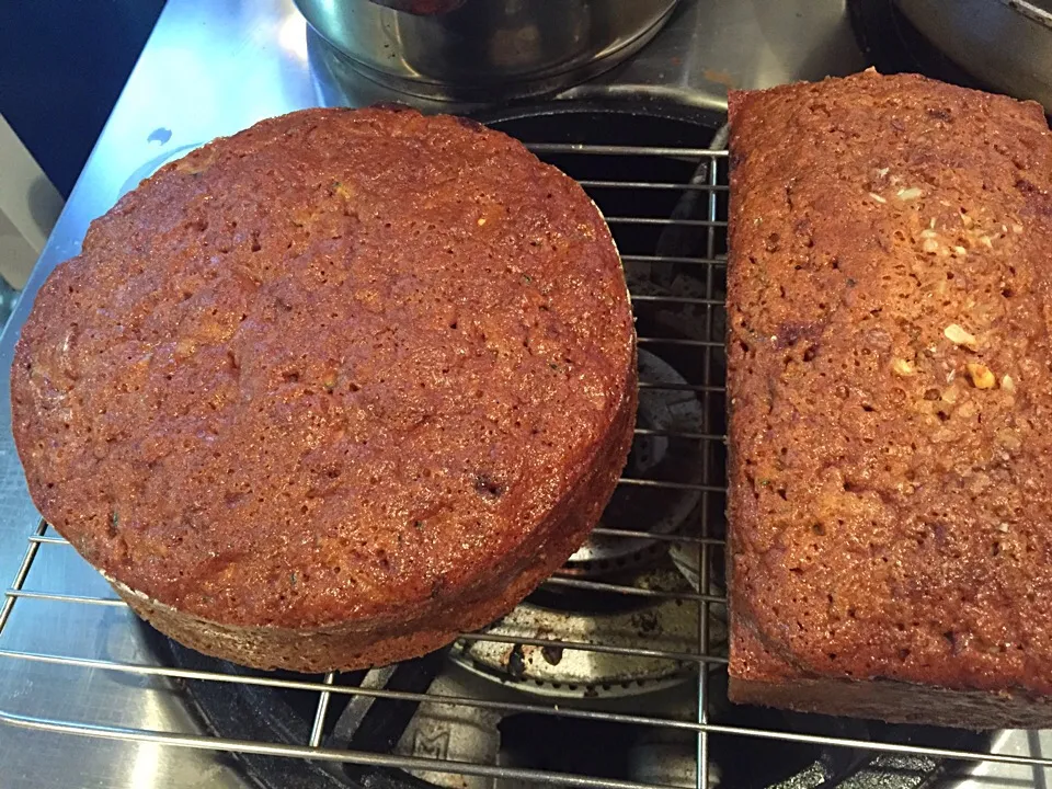 Snapdishの料理写真:Zucchini Walnut Bread|Chris Shannonさん