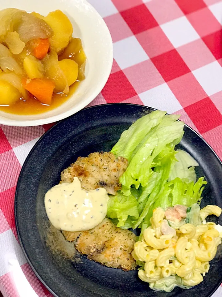 Snapdishの料理写真:肉じゃが🌿カジキの香味パン粉焼きタルタルソース添え🌱マカロニサラダ|☆光るさん