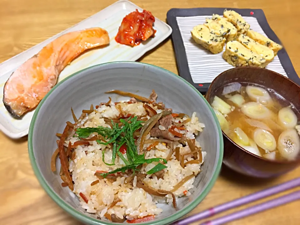 ごぼうと豚の混ぜご飯定食ー♪|あやさん