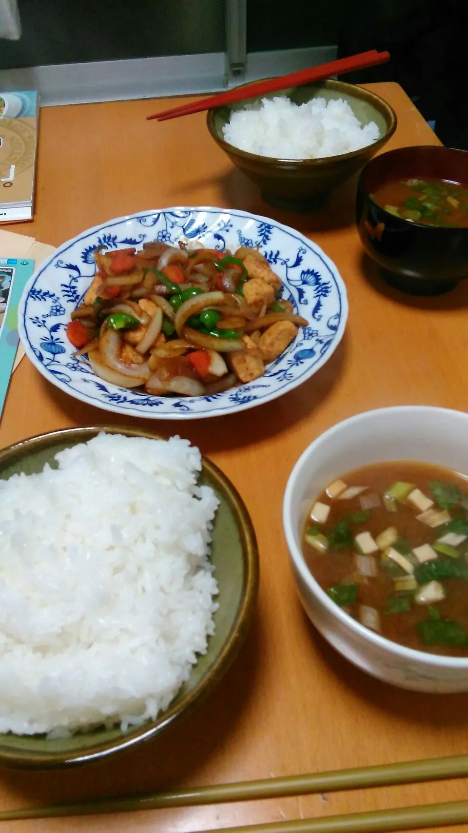 野菜炒め
ご飯
味噌汁(インスタント)|ざきさん