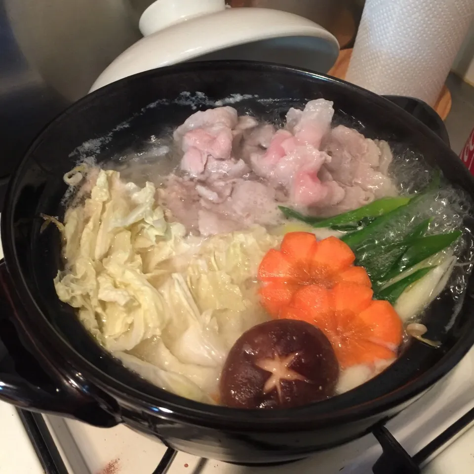 一人暮らしの彼の家に行った時に作り置きしてきた水炊き鍋🍲|みいみいさん