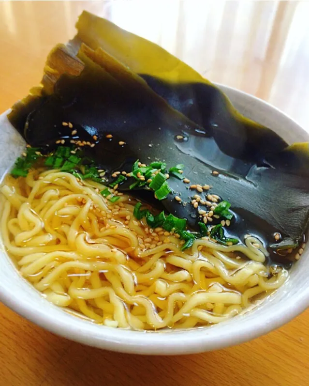 Snapdishの料理写真:朝らー 塩こんぶラーメン|ガク魁‼︎男飯さん