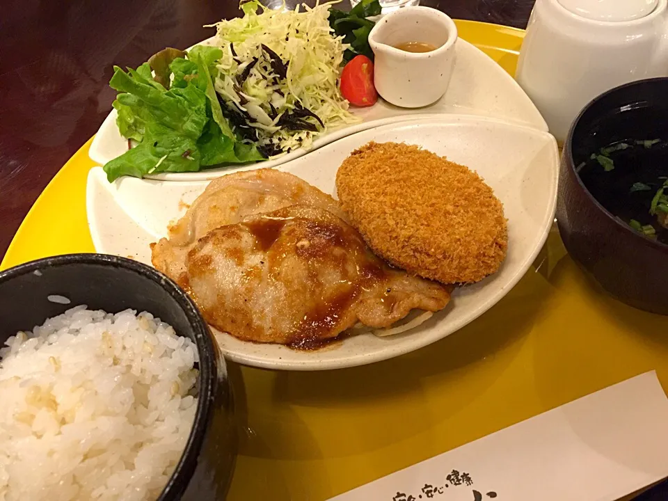 豚ロース生姜焼きと卯の花コロッケ定食|T. Wonderさん