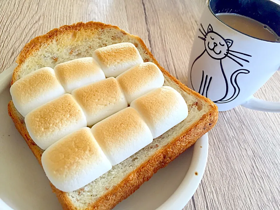 Snapdishの料理写真:マシュマロチーズトースト♡|inoさん