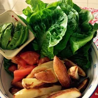 Snapdishの料理写真:Nourishing Whole real food - simply delish🍅🥑🥔まさに素材を頂くランチ|Berry Berriesさん