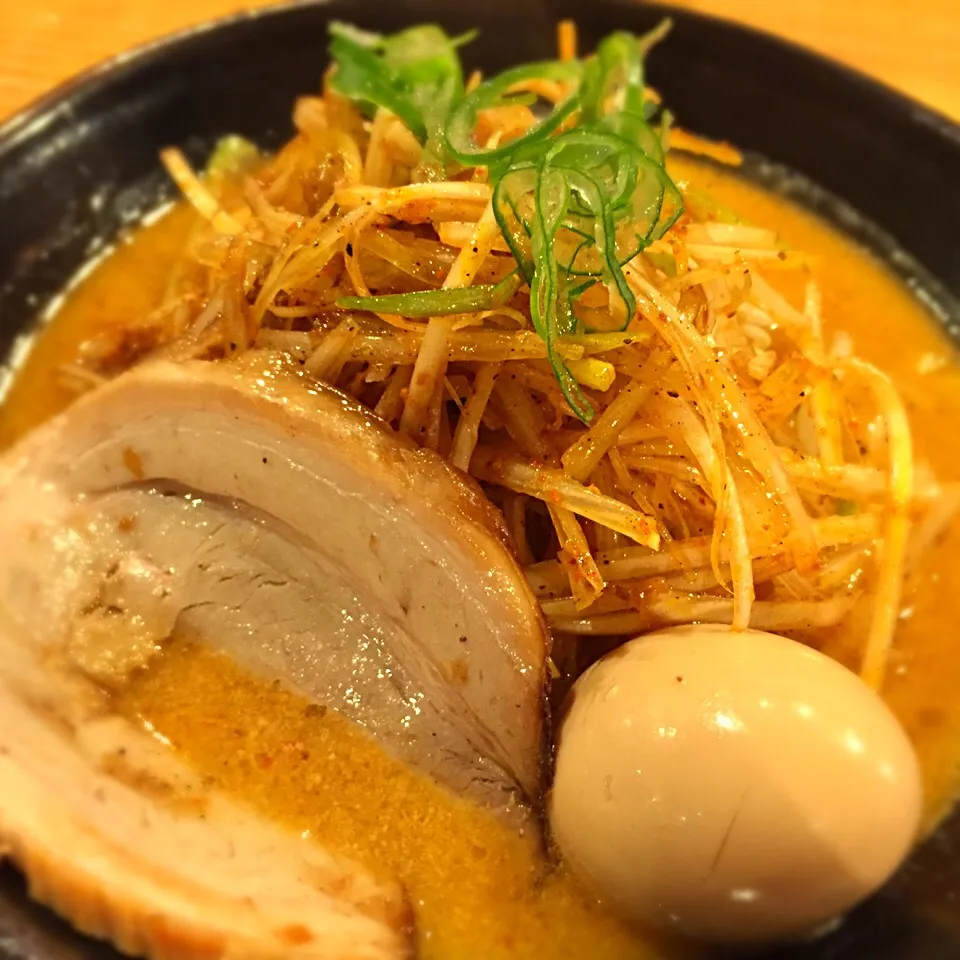 マルキンラーメン。辛ネギ味玉味噌。山椒が効いていて美味い！！|Osamu_Hatakeさん