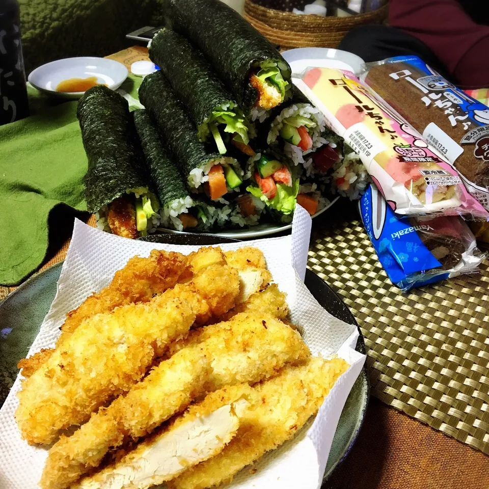 #節分 #巻き寿司🍣#お夕飯

節分のお夕飯♬
無言で丸一本食べる男子達。
皆さんが健康幸せに過ごせますように！|renharuruさん