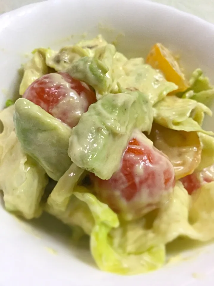 野菜サラダ (ミニトマト🍅アボカド🥑
レタス) 
味付け:自家製豆乳マヨネーズ＋ごはんですよ少量入れて和風マヨネーズ味|おさとちゃんさん