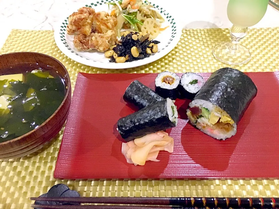 我が家のお夕食👹
恵方巻はお寿司屋さんの😬|Seikoさん