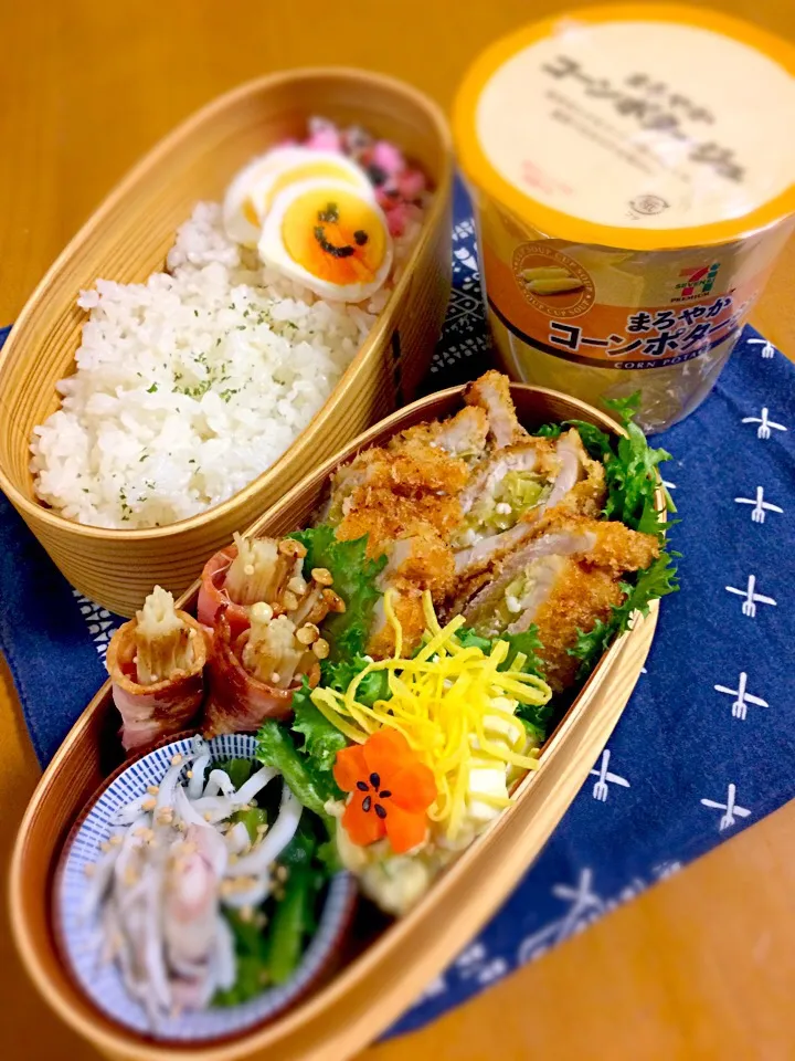 息子君弁当🎶
キャベチー挟みカツ
えのきベーコン
ポテサラ
小松菜の胡麻和えしらすのせ
にっこりゆで玉子ちゃんのっけごはん。|BooBooさん