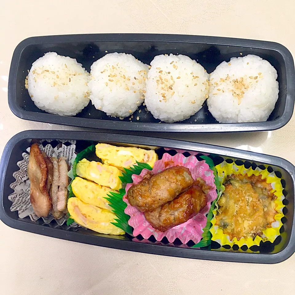 Snapdishの料理写真:息子のお弁当 豚バラガーリック塩ソテー チーズハム入り卵焼き 煮込みハンバーグ ひじきのグラタン|keitakumamaさん