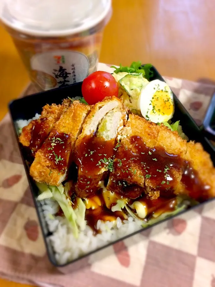 わたくし弁当🎶
キャベチー挟みカツのソースカツ丼
ポテサラ|BooBooさん