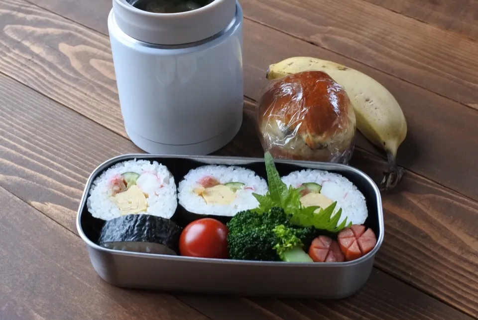 海苔巻き弁当  味噌汁
レーズンパン  バナナ|まいぱんさん