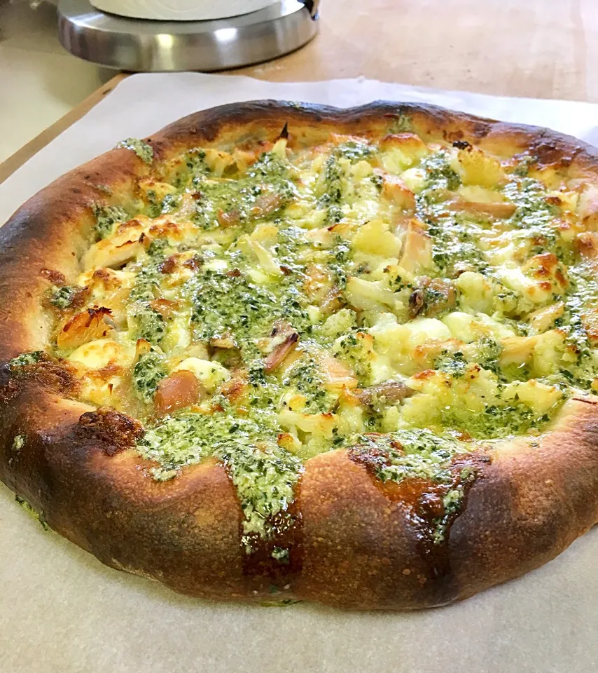 Smoked Chicken-Gorgonzola-Samsoe-Cauliflower-Pesto Pizza|gonbenさん