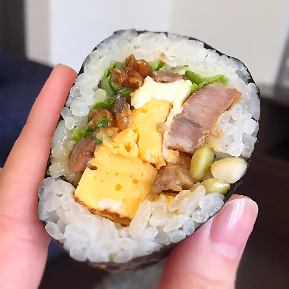 もろみ味噌クリームチーズの焼肉キンパ😋豆入りご飯で巻いてます|ヨッチャンさん