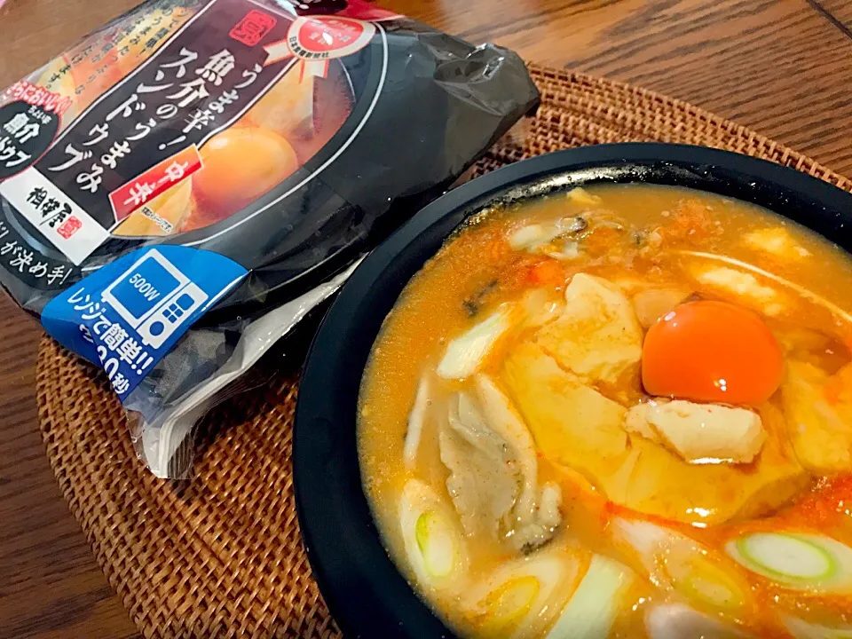 レンジで簡単‼︎シリーズ、うま辛❗️魚介のうまみスンドゥブ（牡蠣トッピング）|おかっぴーさん