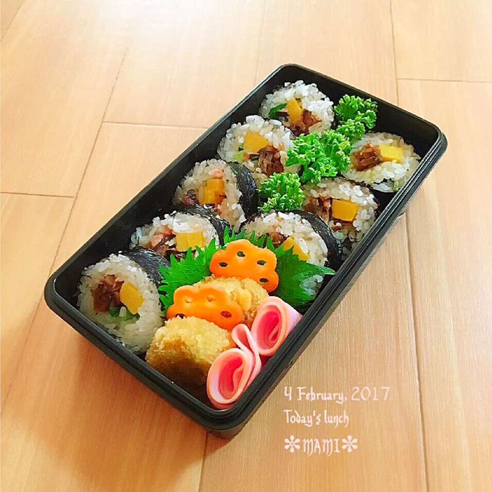 2017.2.4土曜日✩お弁当
昨日の節分膳、ついつい色々種類を作っているうちに沢山になり(苦笑)巻き寿司は今日のお弁当でも又登場～
連日寿司オンパレードの終末です！(／*^^)／
#弁当|mamiさん