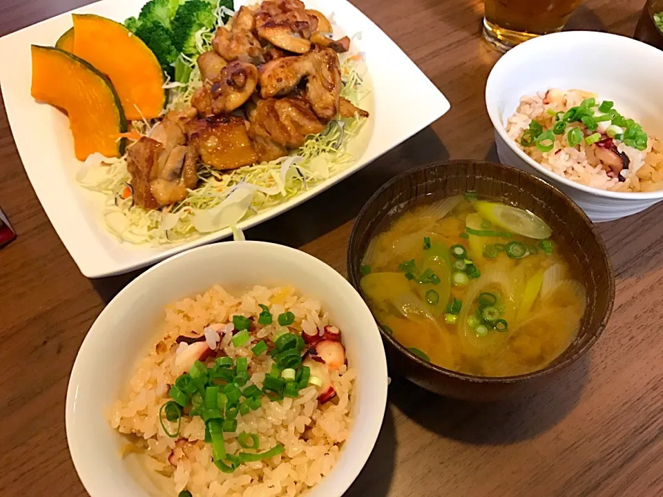 タコの炊き込みご飯❤️チキンソテー|あたさん