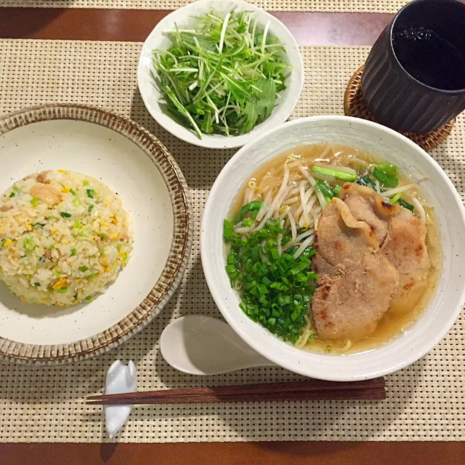 塩ラーメン 
炒飯
春菊入りサラダ|でんでんむしごはんさん