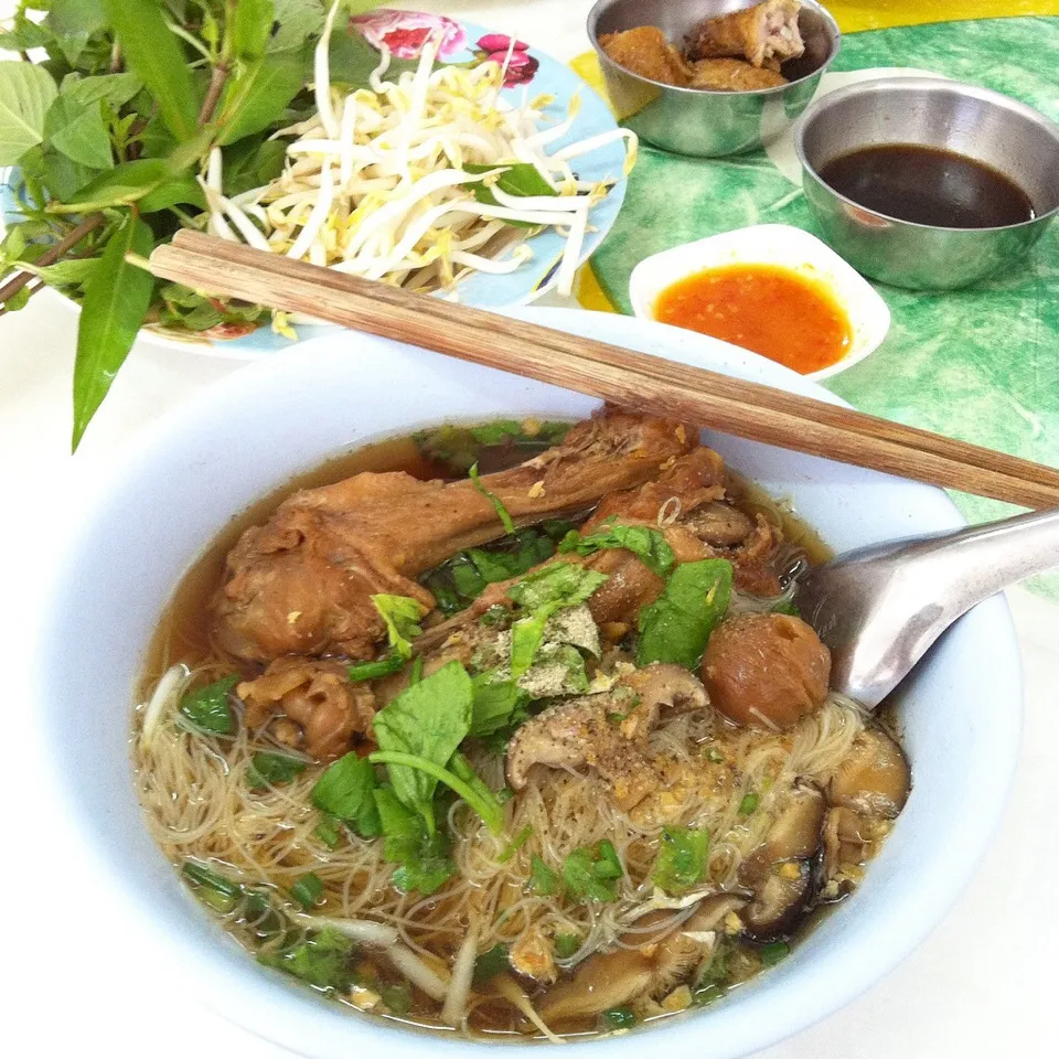 Stewed duck with longan noodles soup #eatinthai|Eat in Thaiさん