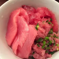 Snapdishの料理写真:初釣りマグロの三色丼。|ジャイアンさん