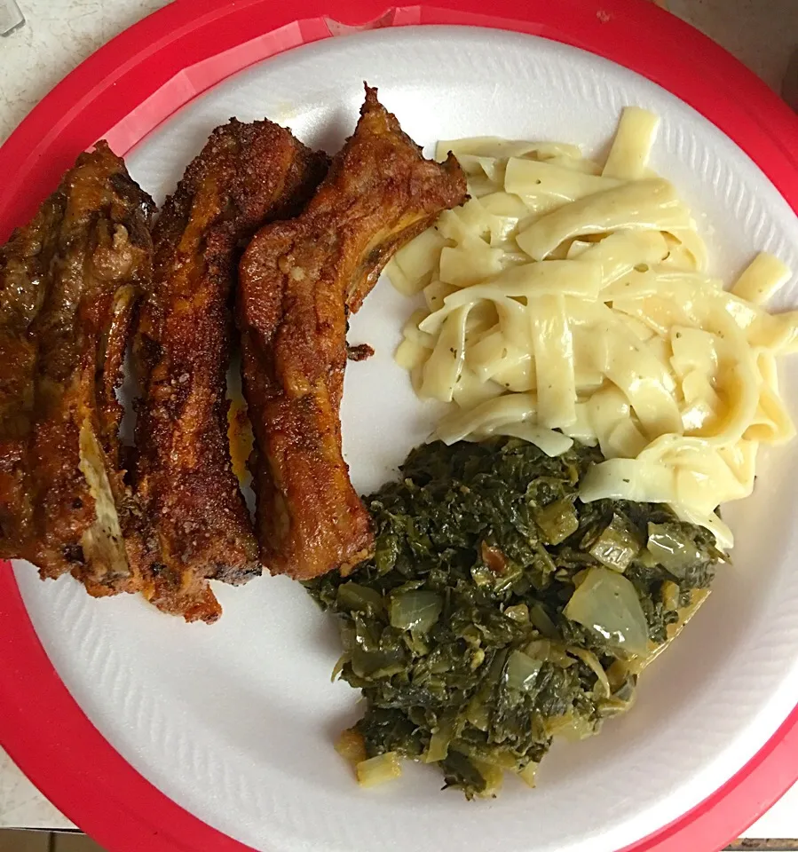 St Lewis style dry ribs with #sunshinehotchickenseasoning #homecook #goodeats #manorct #homemade collard greens and butter and herb pasta 🍝 #sunshinegourmetspic|christl babcockさん