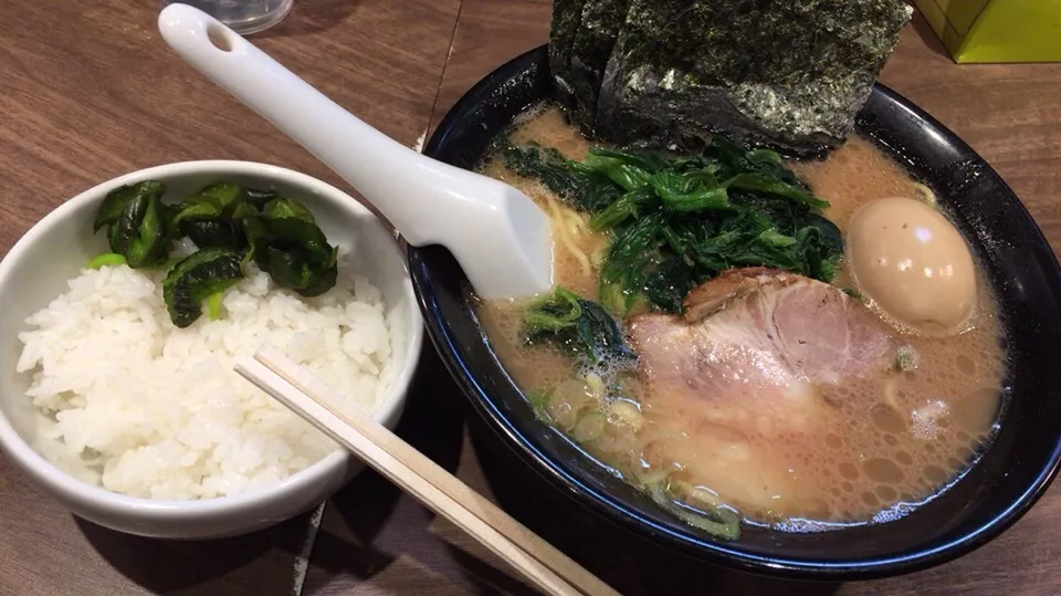 家系ラーメン 680円|おっちさん