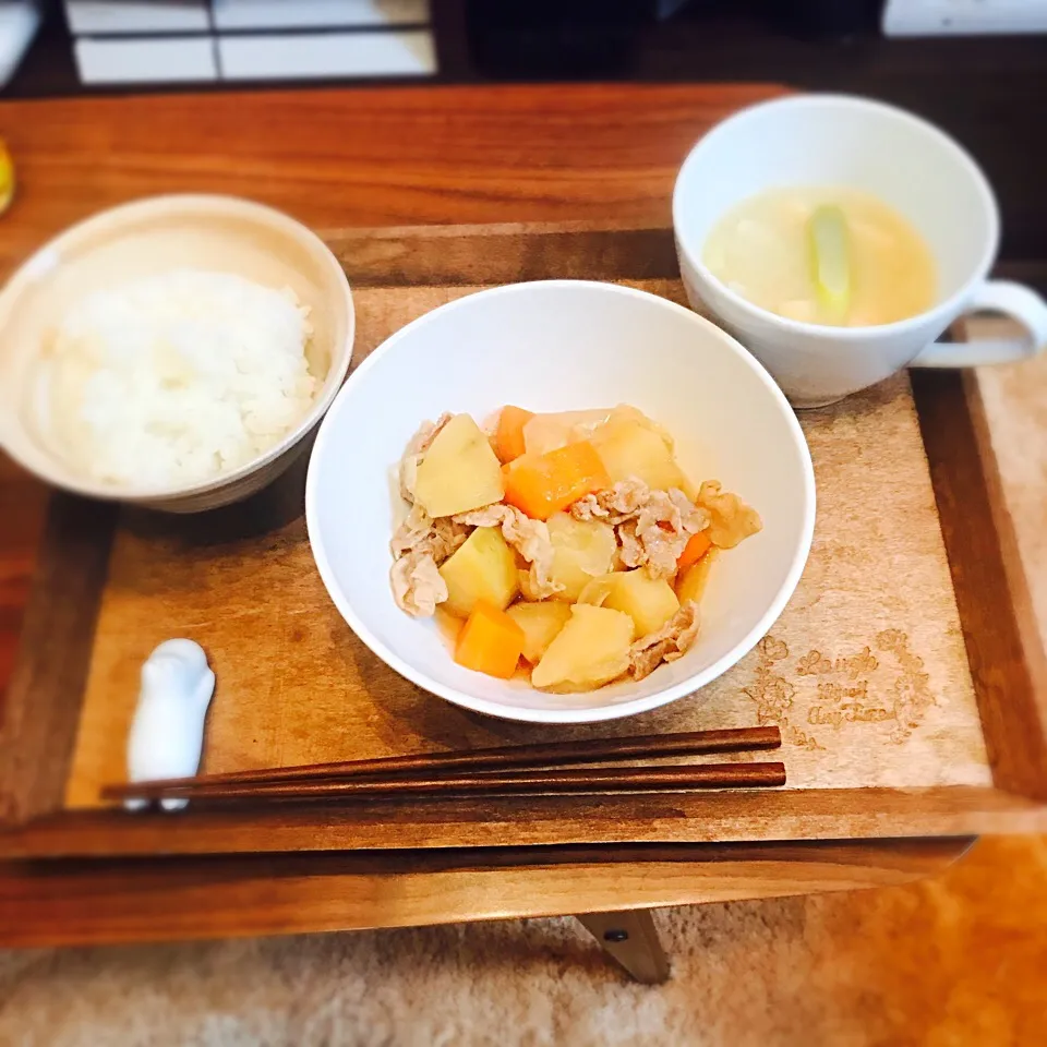 ＊肉じゃが＊油揚げとネギの味噌汁＊白米#肉じゃがは豚肉派#味噌汁は白味噌派|みじんこさん