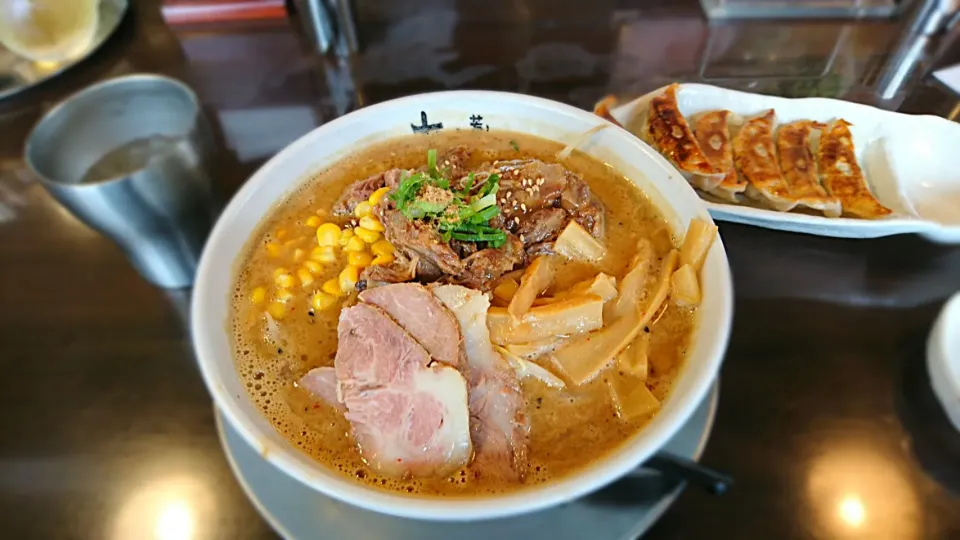 Snapdishの料理写真:荒川らーめん魂 あしら 味噌とろ肉ラーメン|ミナミ ヒロヤさん