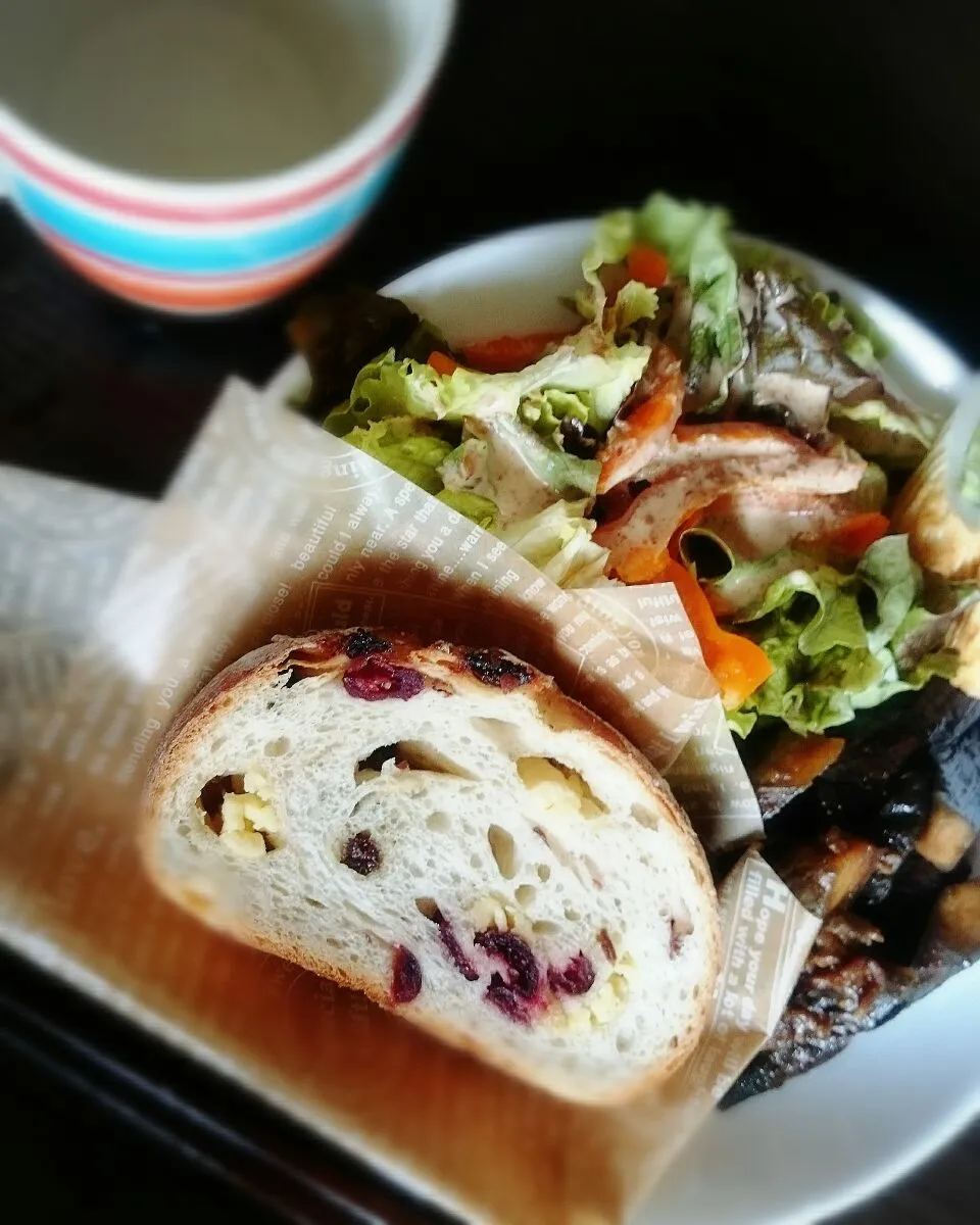 今日のおひるごはん🍇🍞|しゅんしゅんさん