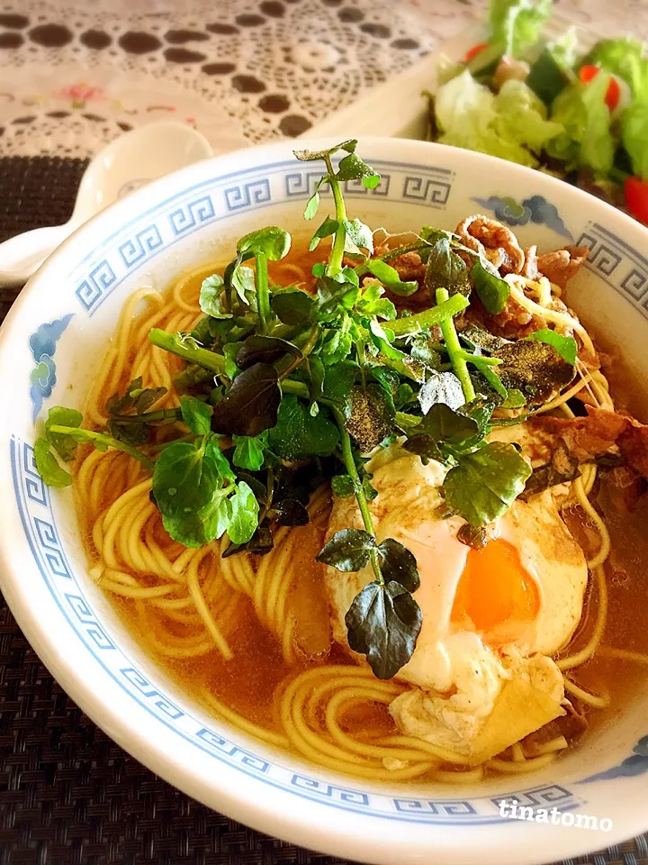 アベックラーメンで、ルッコラと牛肉のあっさり醤油ラーメン！|Tina Tomoko😋さん