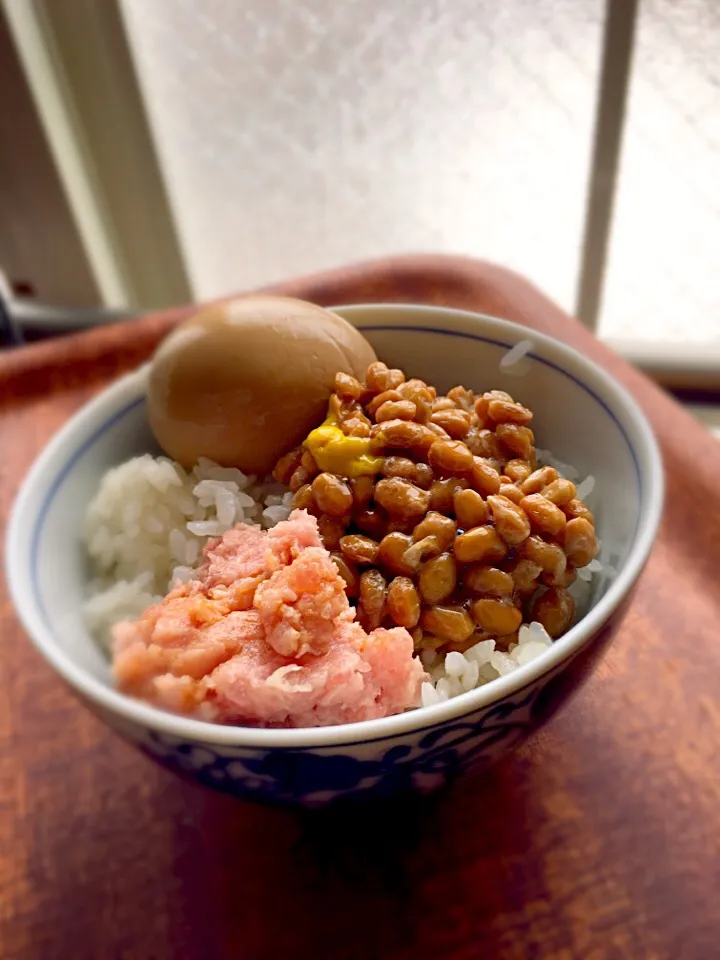 まぐろ納豆味玉丼|かえるさん