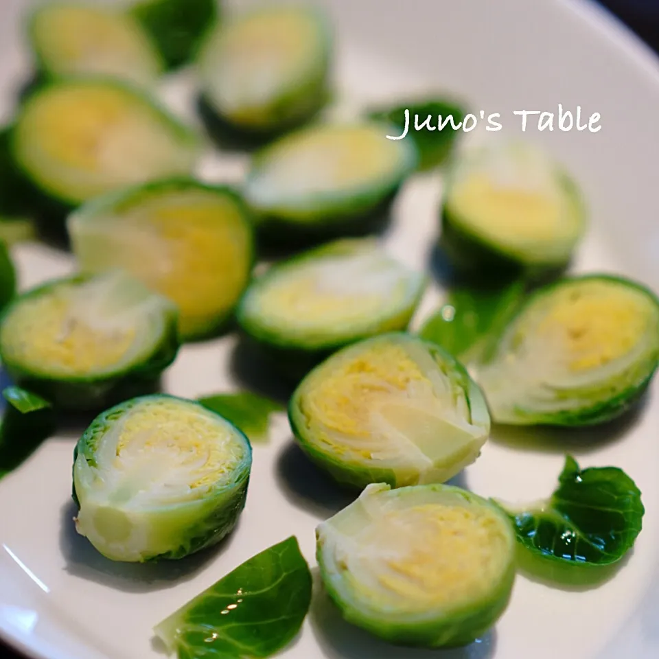 芽キャベツ  さっと茹でて😋|Junさん