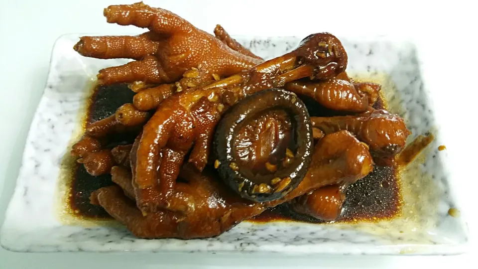 Snapdishの料理写真:Braised chicken feet with mushrooms😋|🌷lynnlicious🌷さん