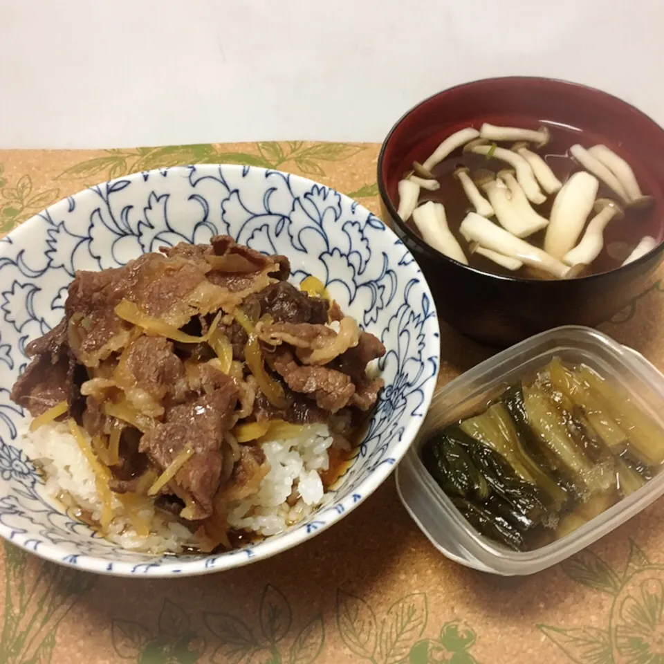 牛丼・シメジとめかぶのお汁・野沢菜|美也子さん