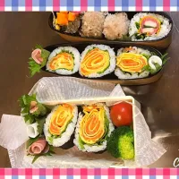 Snapdishの料理写真:今日の2人のお弁当🍱 サーモンと卵のお花の巻き寿司 ( レシピ ) - お砂糖味醂なし生活！ほっこりおうちごはん - Yahoo!ブログ