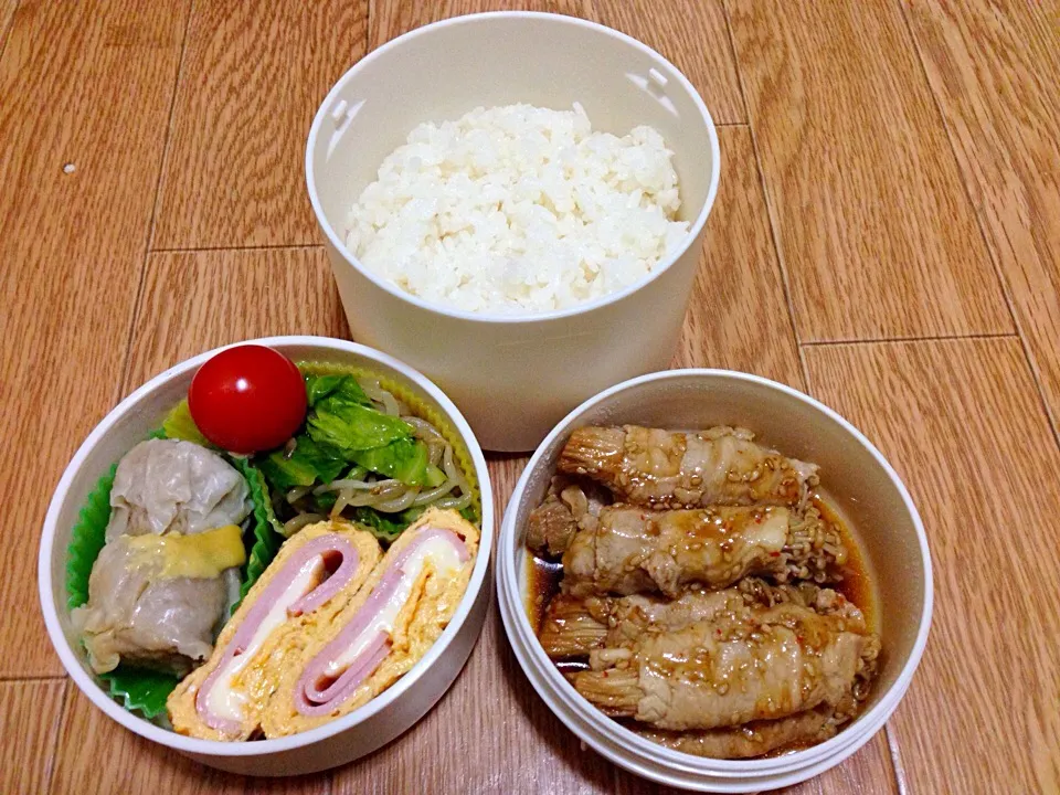 Snapdishの料理写真:えのきの肉巻き
ハムチーズ卵焼き
野菜炒め
シュウマイプチトマト|ちゃびきゅさん