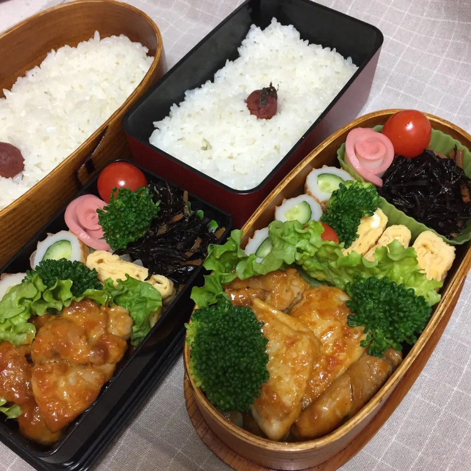 Snapdishの料理写真:2/6 中学男子のお弁当&パパ弁 misuzuさんのお料理☆鶏もも肉のケチャマヨカレー炒め|おおけいさん