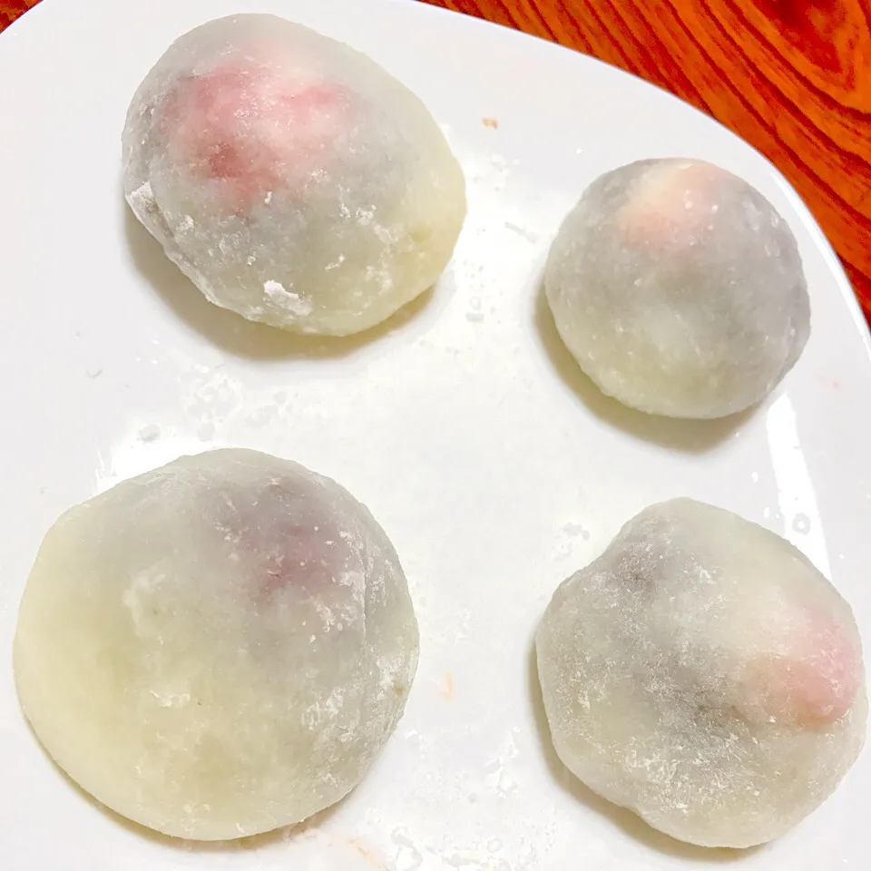 Snapdishの料理写真:いちご大福作りました！！家にたまたま材料が揃っていたので、やってみました〜。めっちゃ簡単で、すぐ出来きました！おやつにおすすめ😊#初心者 #いちご大福|ぽっぽさん