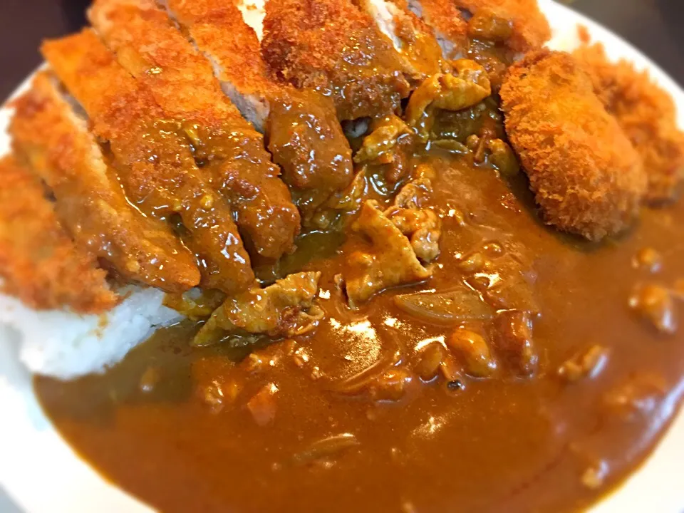 ポーク三昧カレー、500g、5辛、カキフライ、クリーミータルタルソース、オニオンデミグラスソーストッピング🍛|buhizouさん