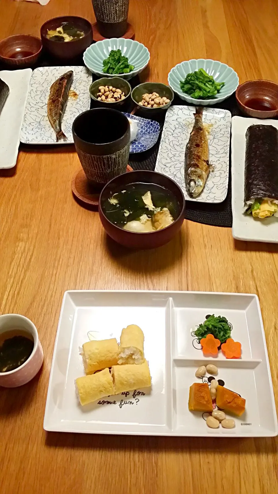 Snapdishの料理写真:節分　離乳食後期 恵方巻き、かぼちゃと大豆の柔らか煮、菜の花お浸し、人参煮もの/恵方巻き、いわし塩焼き、菜の花お浸し、たまごとわかめ吸い物、豆、厄除け饅頭|lotusさん