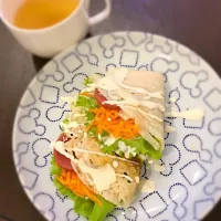 Snapdishの料理写真:朝ごはんみたいな晩御飯w
サラダクレープ⭐︎|NanaMOさん