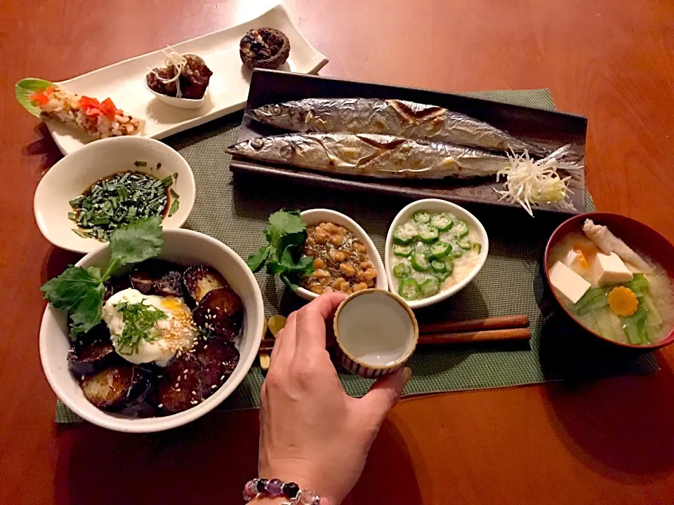 Today's Dinner🍴前菜･秋刀魚の塩焼き 韮醤油･茄子の照り焼きどんぶり･手羽先と小松菜の具沢山お味噌汁･大和芋&ｵｸﾗ･ゆず酢もずく納豆|🌈Ami🍻さん